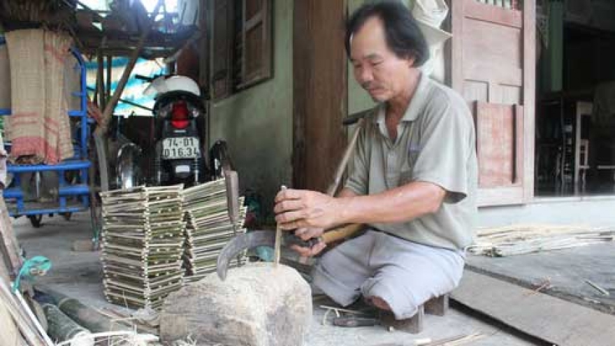 People undefeated by post-war bombs and mines