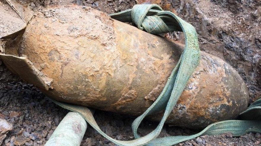 Dien Bien: war-left bomb safely deactivated