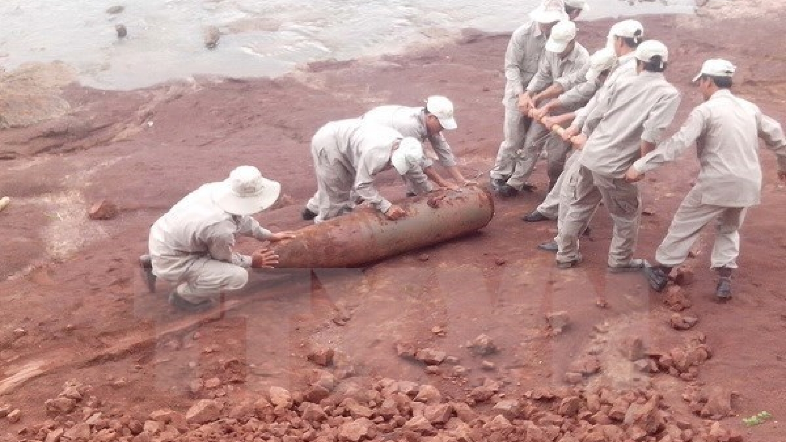 Thai Binh removes 250 kg wartime bomb