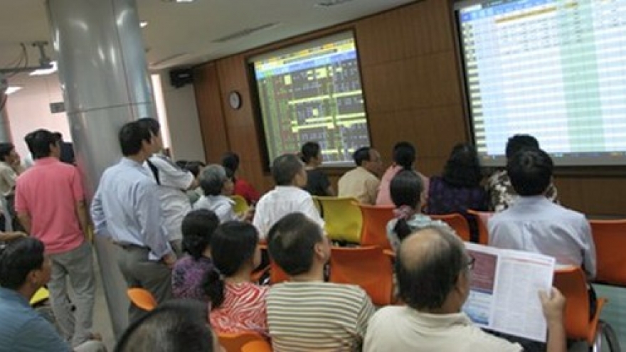 
        Government proposes US$3 bil of international bond issuances
                              