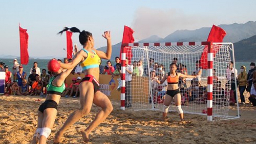 Hanoi, HCM City win titles in 2018 National Beach Handball Championship