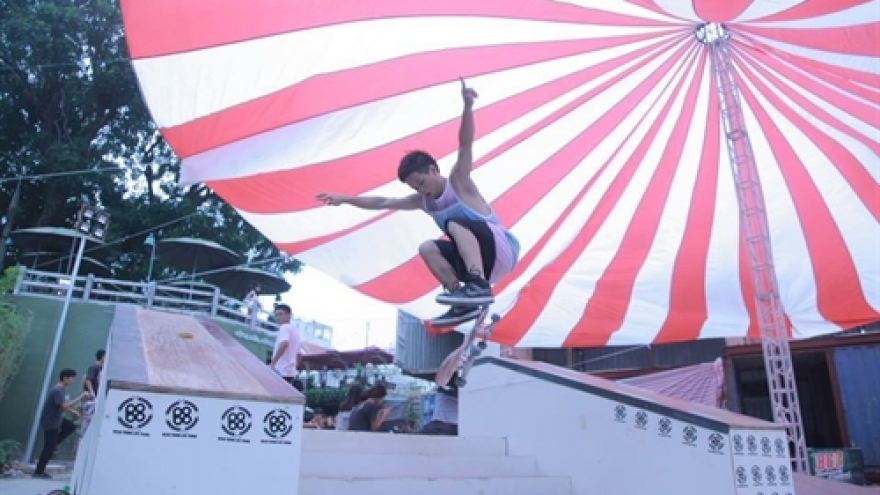 Expats share passion for skateboarding with Vietnam kids