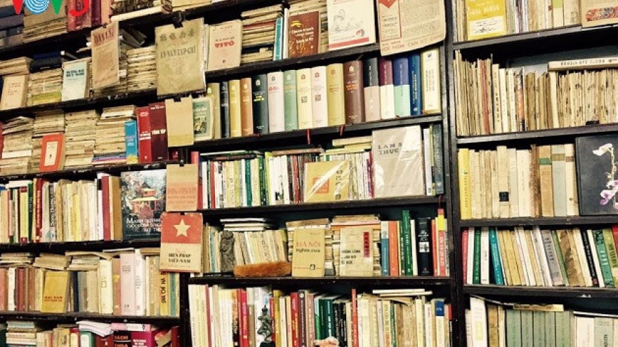 Old book collectors preserve and promote books