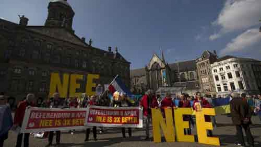 In Brexit warm up, Dutch voters to consider EU treaty with Ukraine