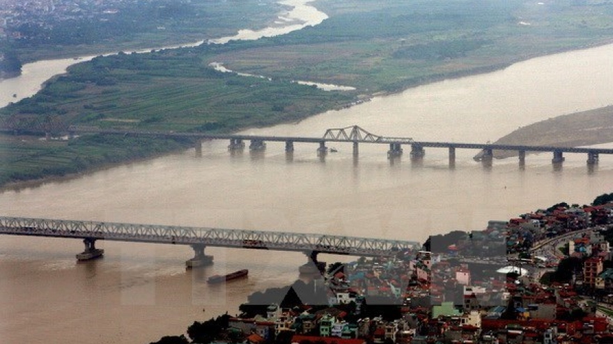 Hanoi plans 14 new bridges crossing Red, Duong Rivers