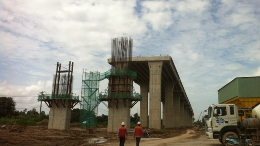 Mekong Delta: Work on major bridges halfway done