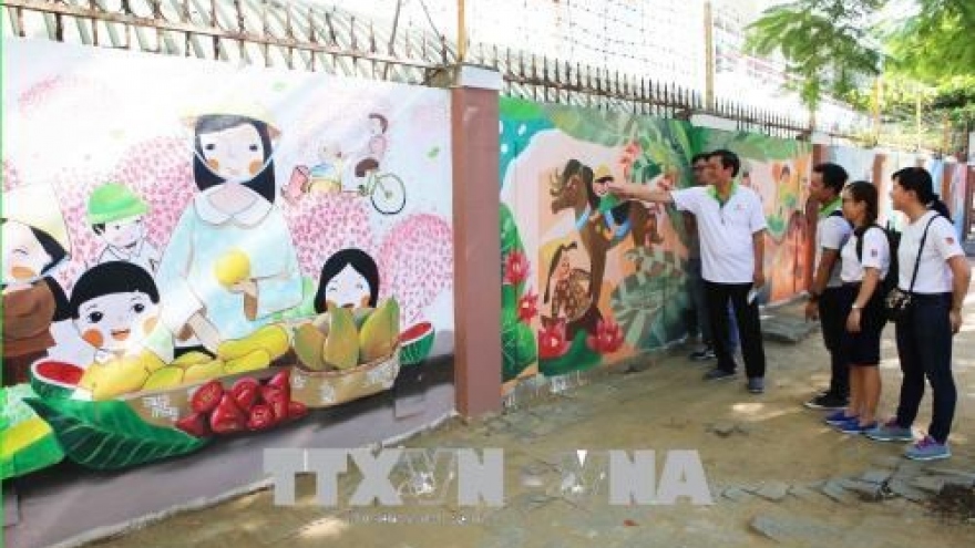 “Brighten up your life” art project launched in Da Nang