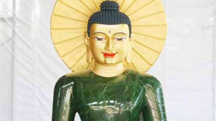 
        Quang Binh welcomes massive jade Buddha
                              
