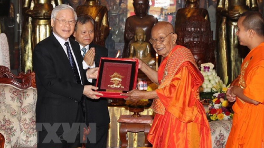 Vietnamese leader hails Cambodian Buddhists’ contributions to relations
