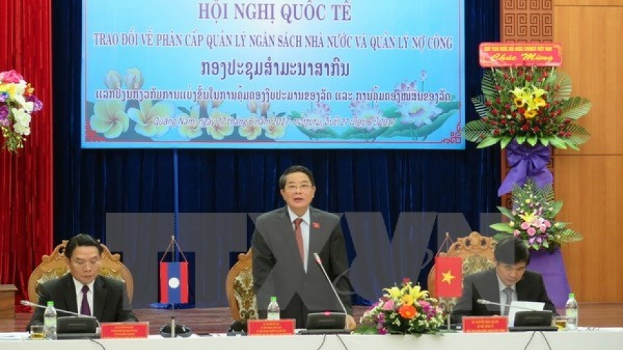 VN, Laos discuss budget, public debt management decentralisation