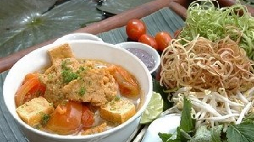 "Traveller" names three Vietnamese treats among top dishes