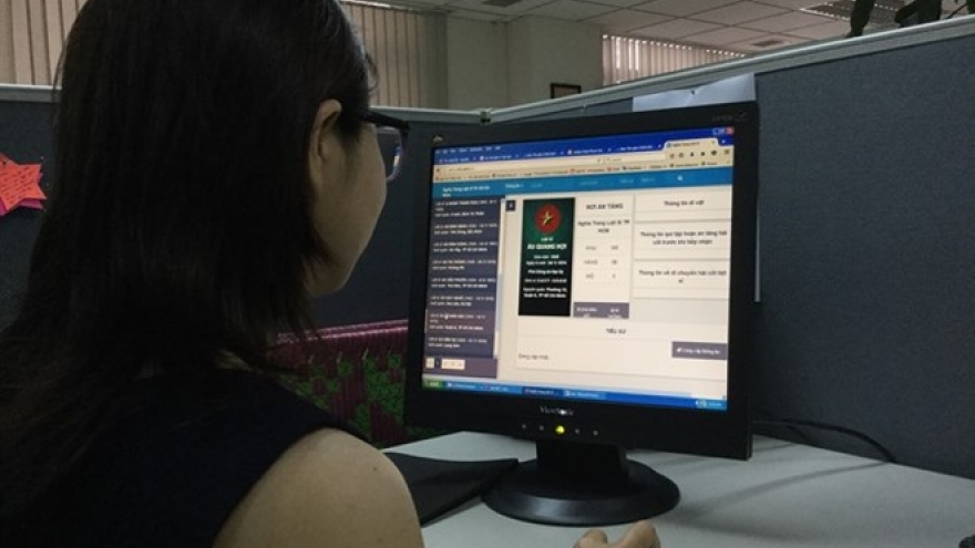 Students design war hero burial database