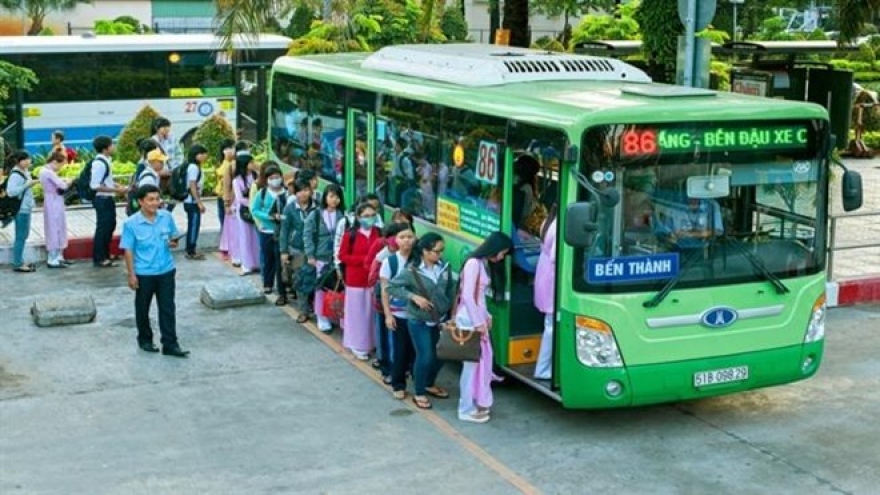 HCM City encourages people to use public transport