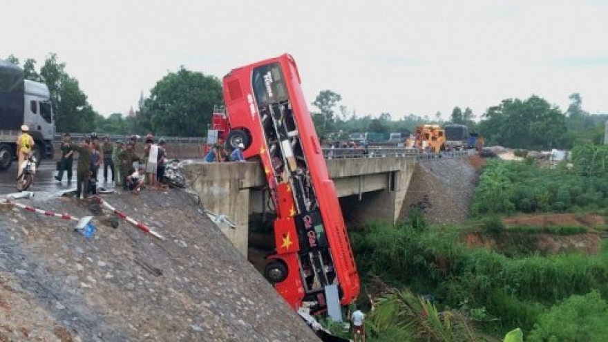 One dead, ten injured as passenger bus climbs up bridge 