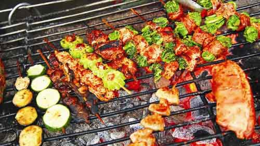 
        Grilled skewered food is a special treat of Sapa
                              