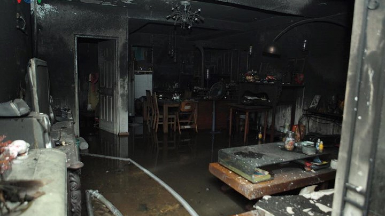 Blaze rips through Bac Ha apartment building in Hanoi