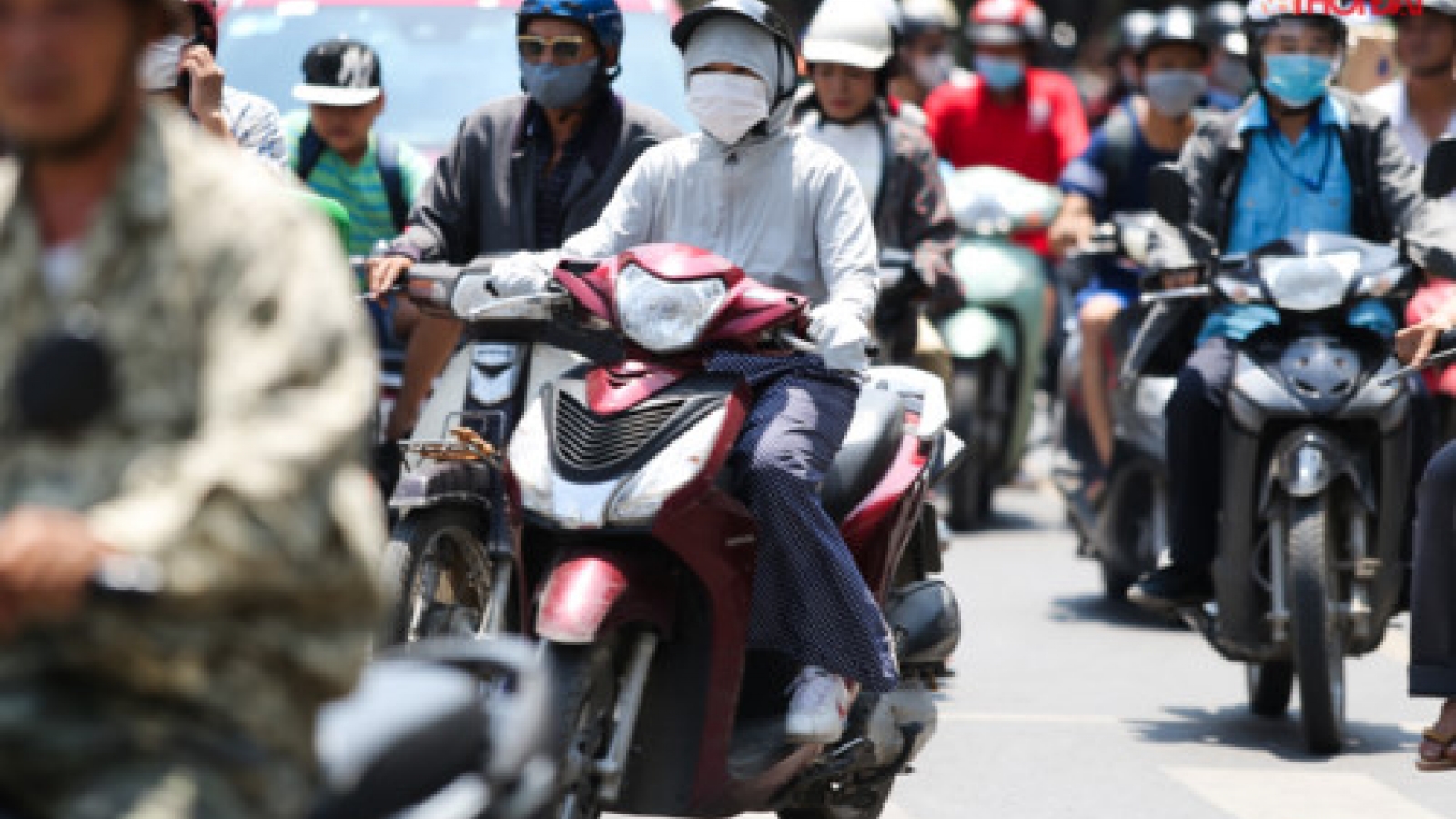 Summer heat wave grips Hanoi 