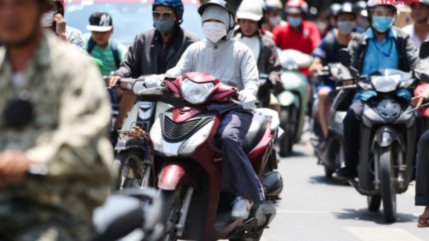 Summer heat wave grips Hanoi 