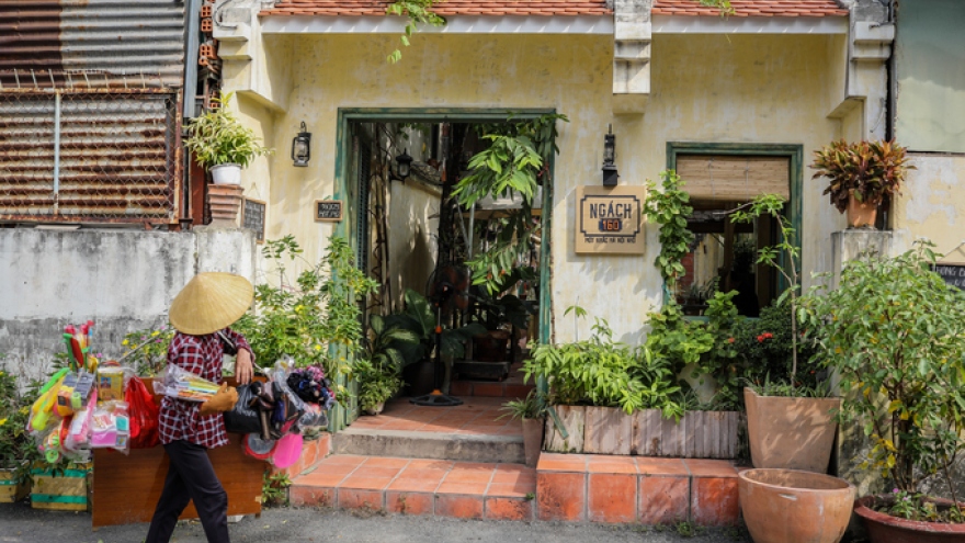 Saigon café takes you to a stress-free, yesteryear Hanoi