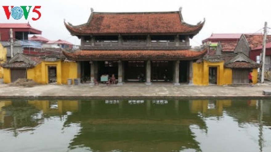 Pagoda and village culture