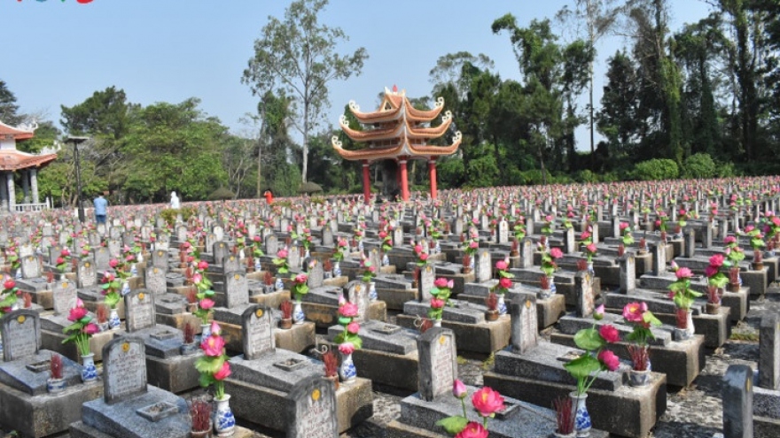 A tour of historical sites in Truong Son