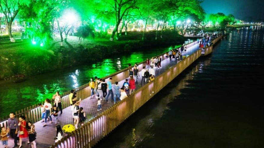 A new footbridge in the imperial city