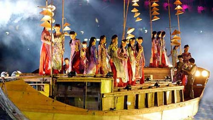 Promoting Hue singing- a national heritage