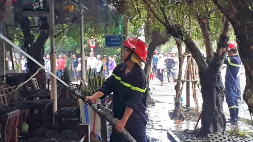Fire engulfs coffee house in Ca Mau