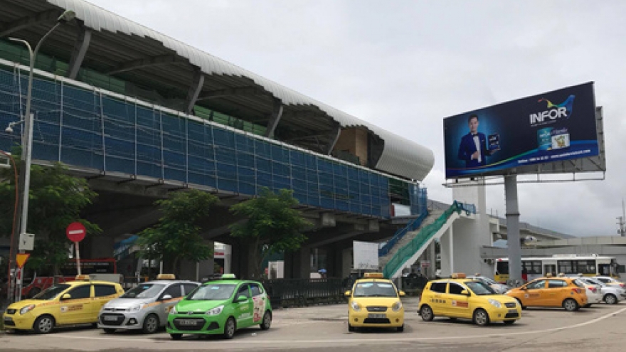 Hanoi official wants new paint job for taxis to 'modernize' city