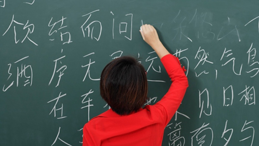 Will Chinese writing be taught at public schools?