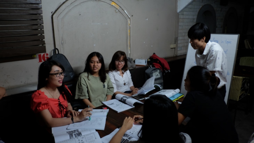 Talks Café, a learning English start-up project by Dinh Minh Quyen