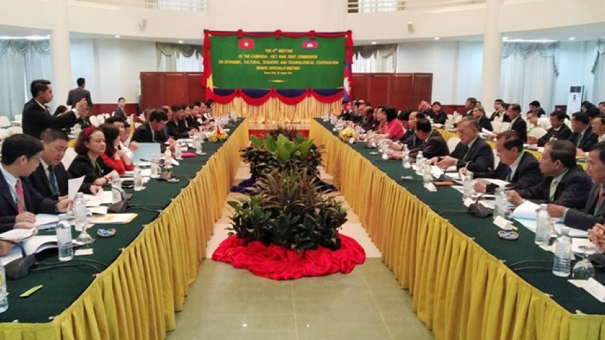 Vietnam, Cambodia seek ways to step up bilateral ties