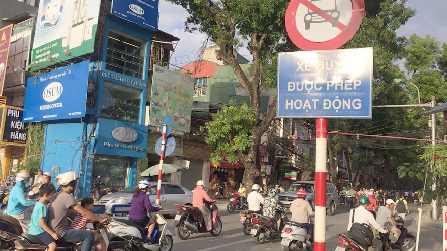 Hanoi to ban taxis on multiple streets during rush hours