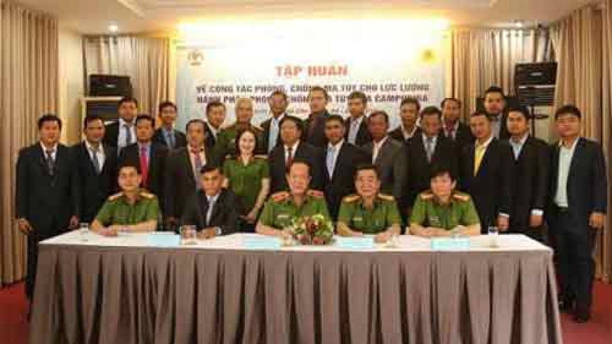 Vietnam assists Cambodia to raise anti-drug capability