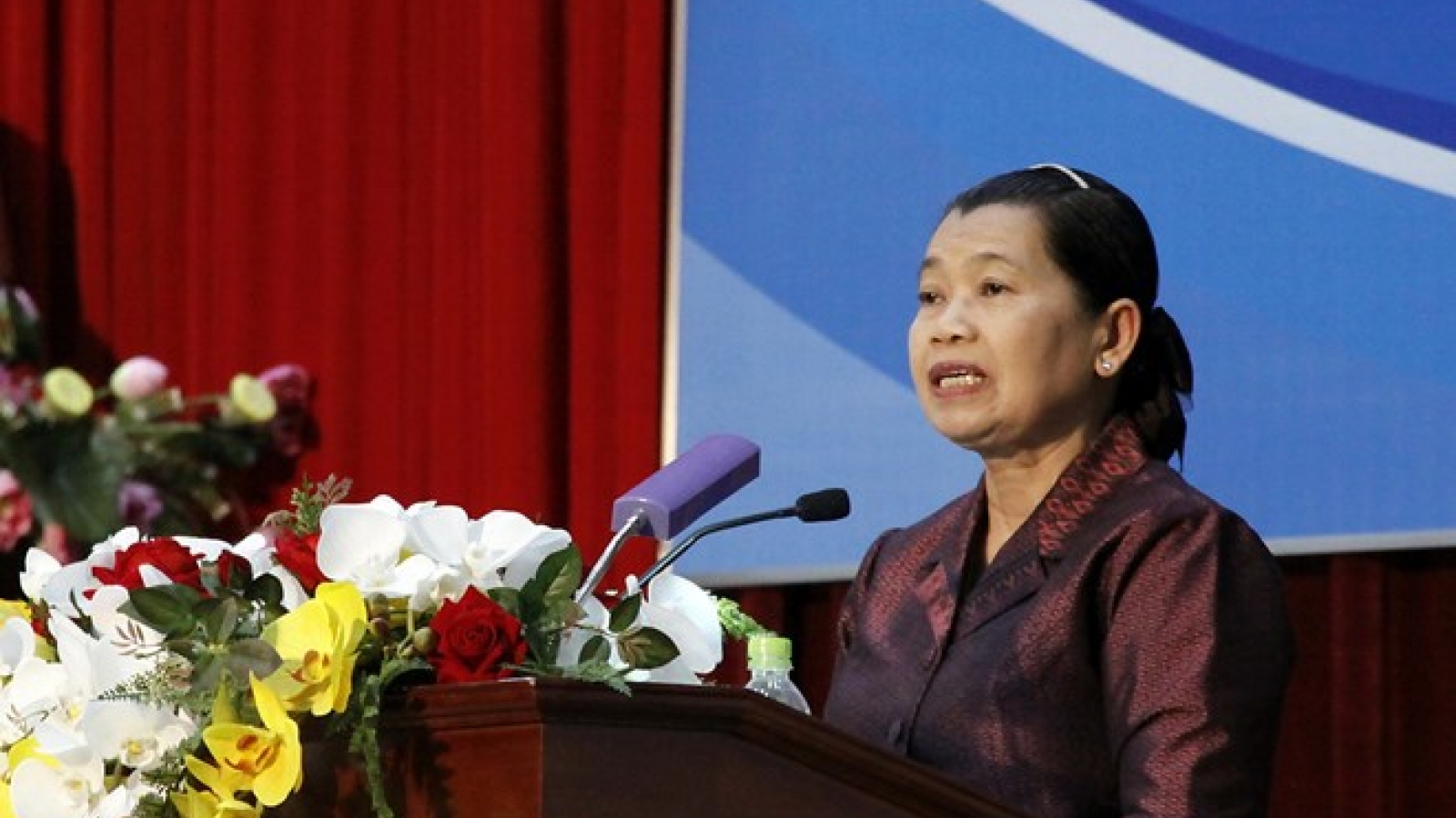 Vietnam, Cambodia hold people’s cooperation, friendship meeting