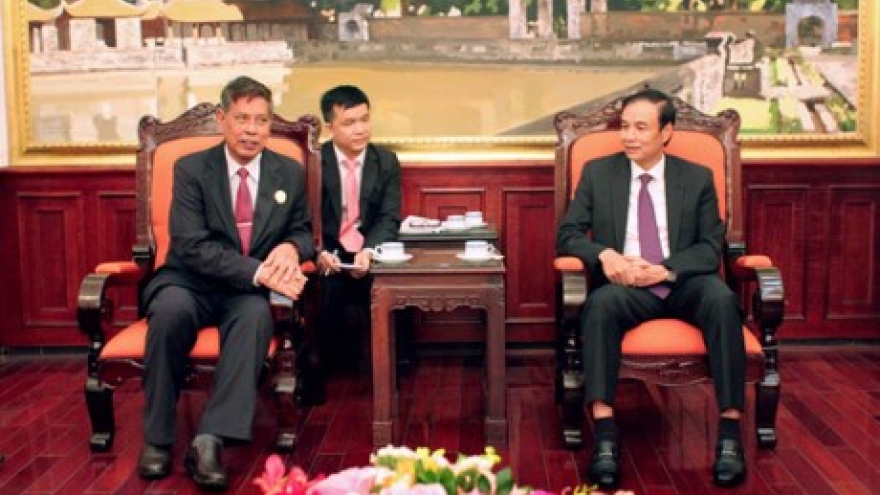 Cambodian front official meets with Hanoi officials