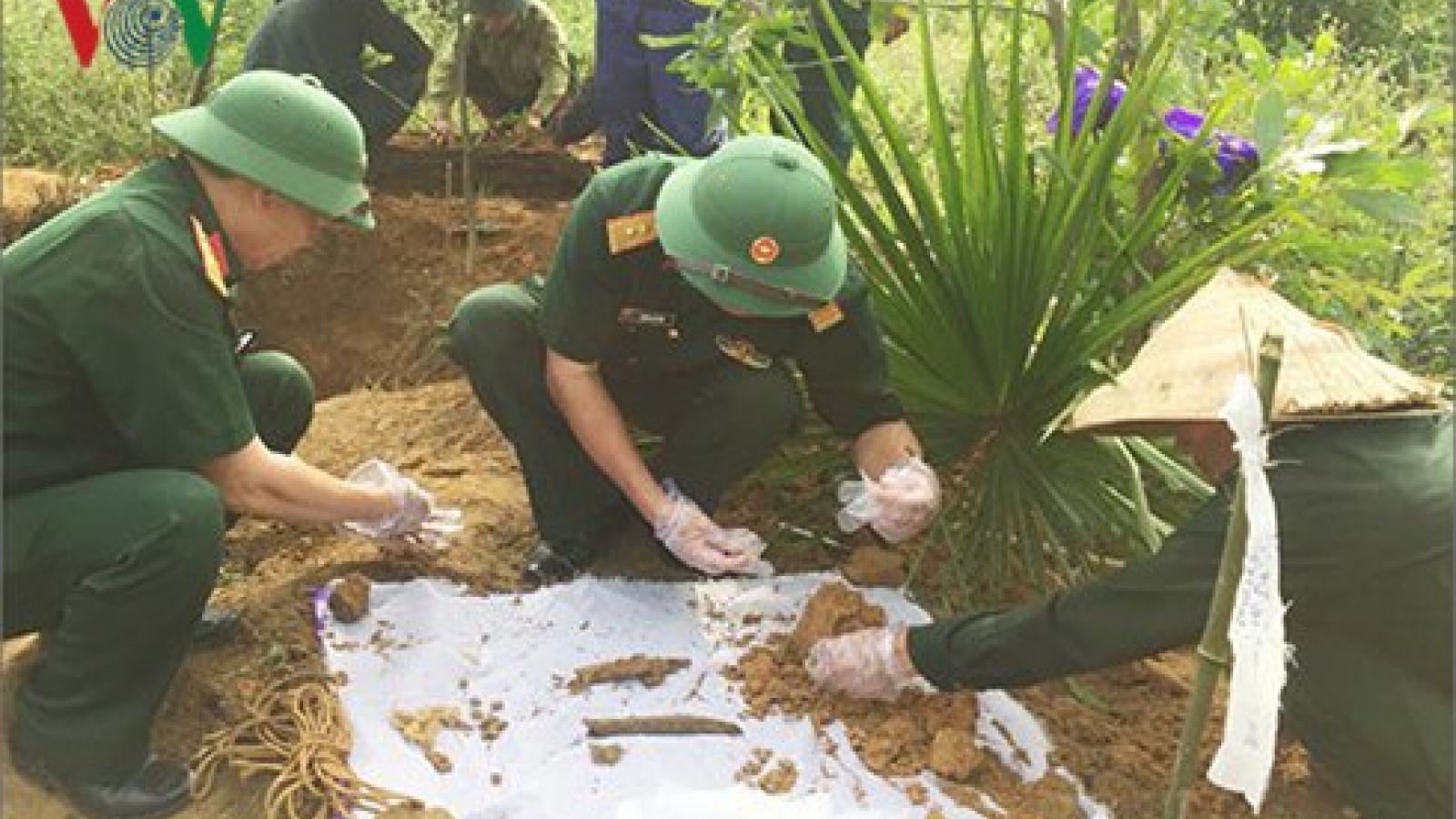 Vietnam receives remains of 33 volunteer soldiers and experts from Cambodia