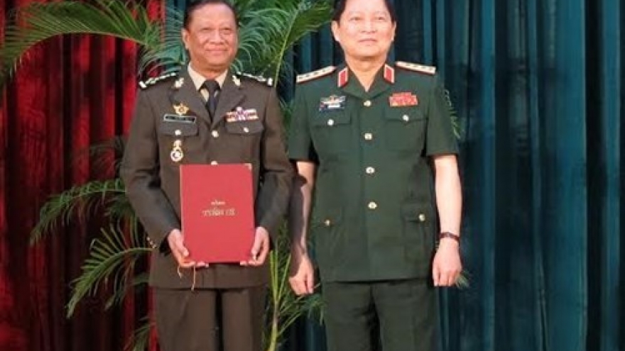 Cambodian generals get PhD degrees in Vietnam
