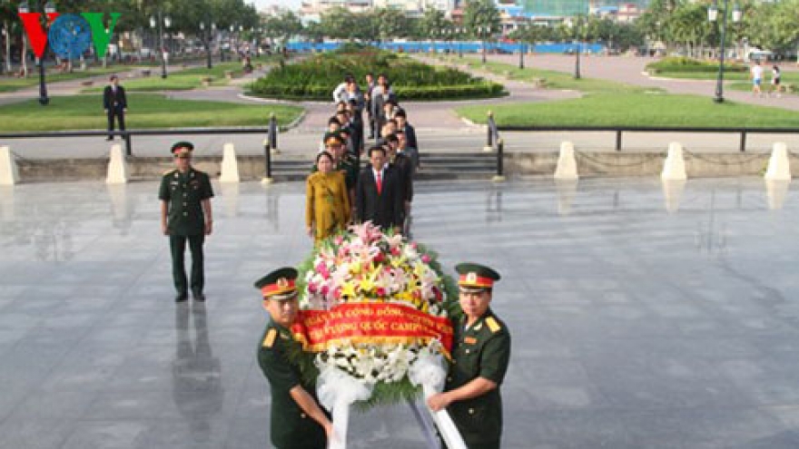 Vietnamese community in Cambodia pays tribute to war martyrs 