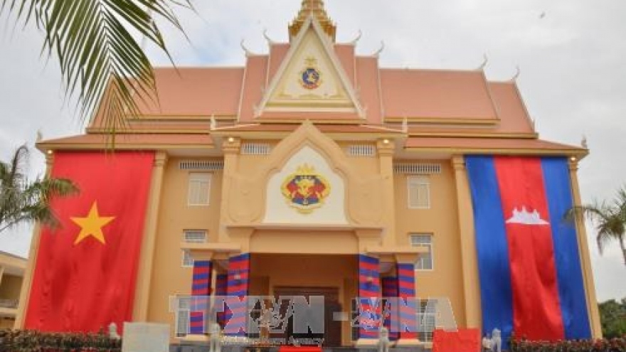 Vietnam builds library, meeting hall for Cambodian army