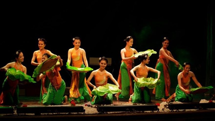 Vietnam perform at world folklore festival