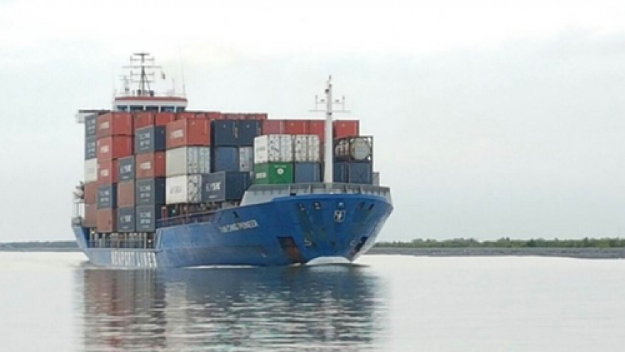 Can Tho’s port receives first large container ship