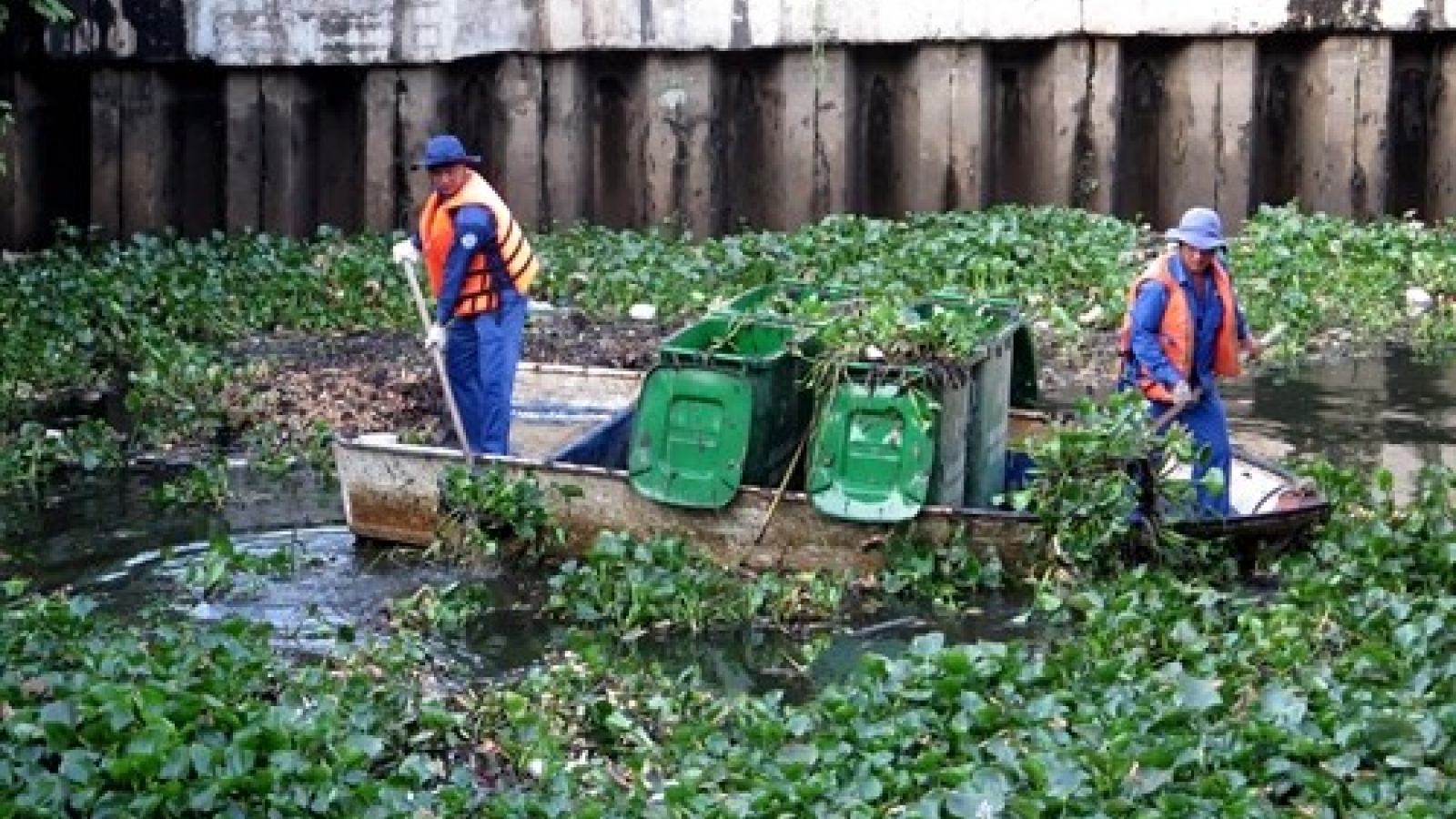 HCM City intensifies anti-pollution, canal cleanup efforts