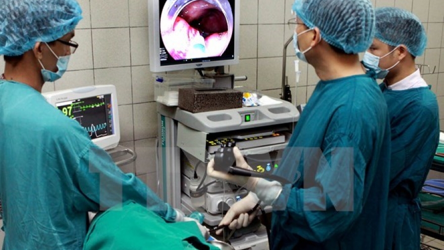 Hanoi hosts international oncology conference