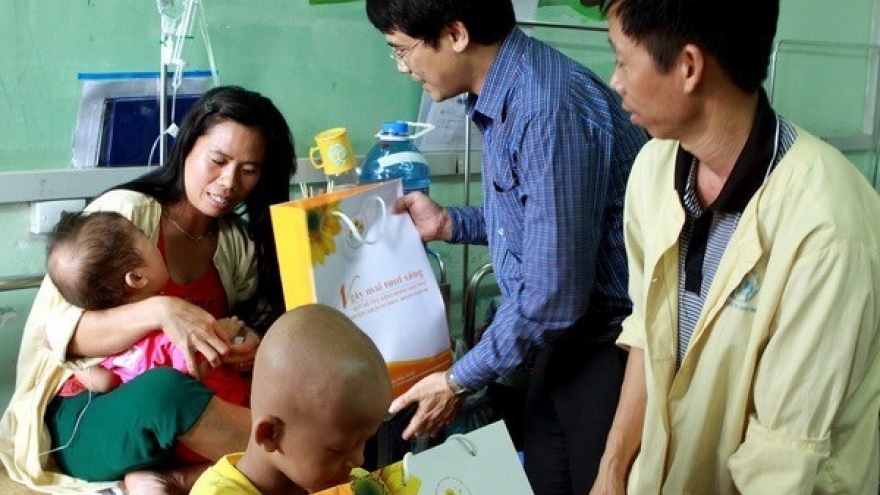 Vietnam doctor attends international cancer congress