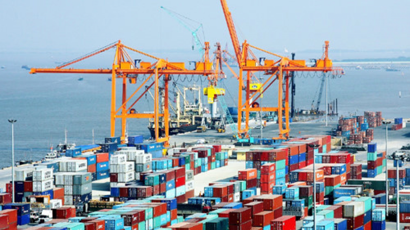 Logistics firms increase cross-border transport