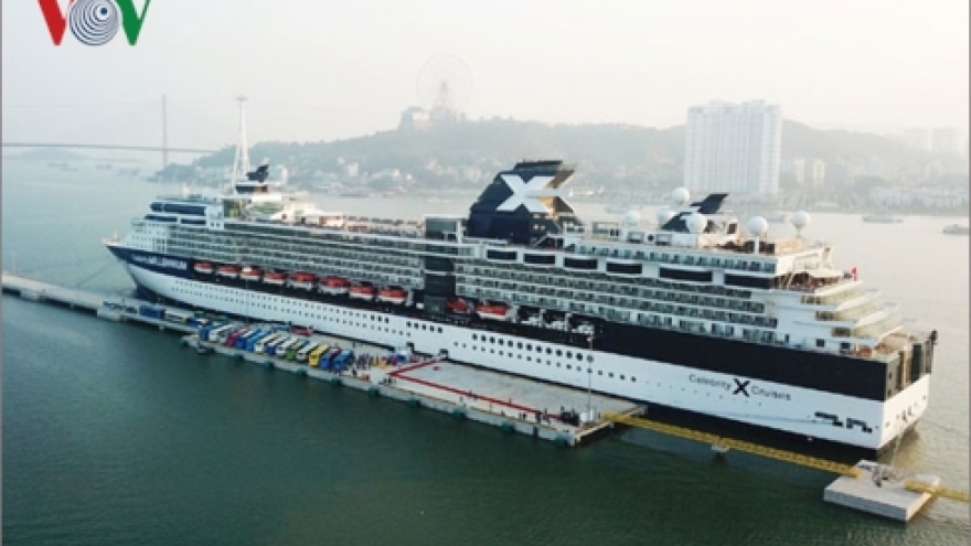Ha Long harbour welcomes its first ever 5-star cruise liner