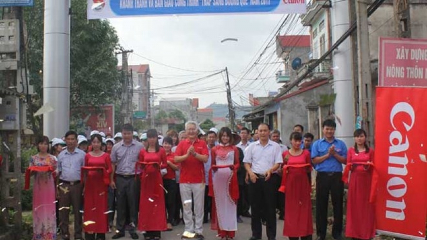 Canon lights up more rural roads in Bac Giang province