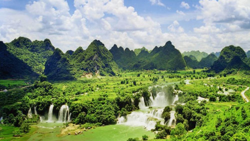 
        Cao Bang, Guangxi youngsters met at friendship festival
                              
