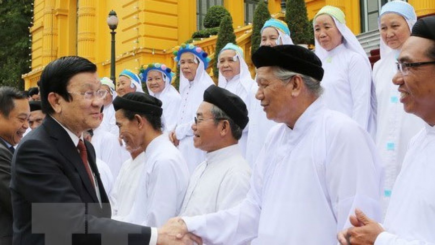President greets Cao Dai followers on founding anniversary